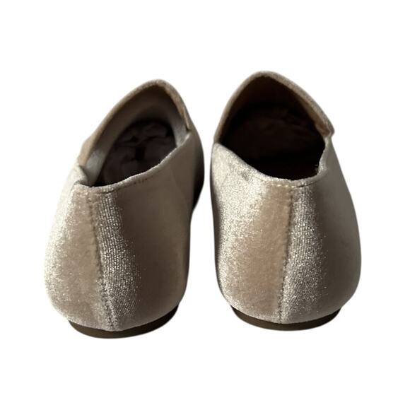 NIB Journee Silas Velvet Slip on Casual Office Classic Loafer Nude Size 8 - Picture 4 of 8